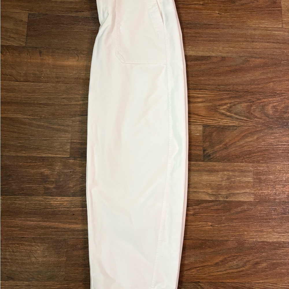 Athleta White Skyline High Rise Barrel Pant size 6